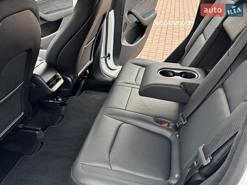 Внедорожник / Кроссовер Tesla Model Y 2024 в Львове