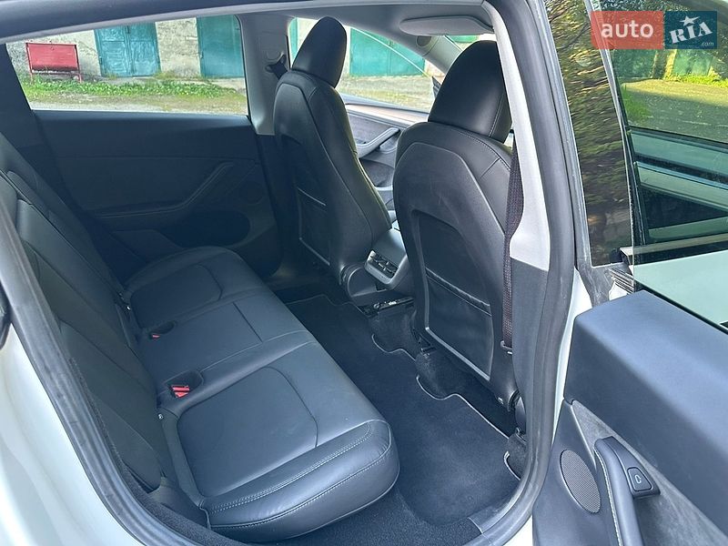 Внедорожник / Кроссовер Tesla Model Y 2024 в Киеве