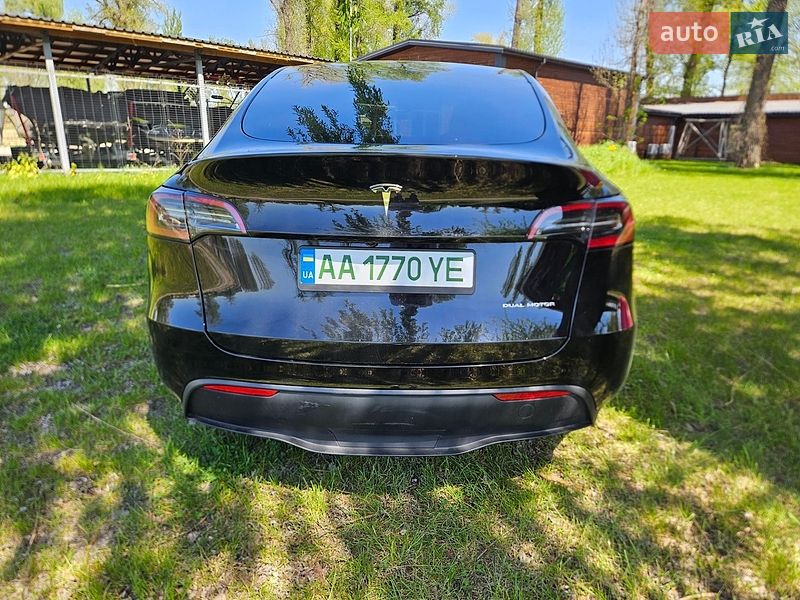 Позашляховик / Кросовер Tesla Model Y 2024 в Києві