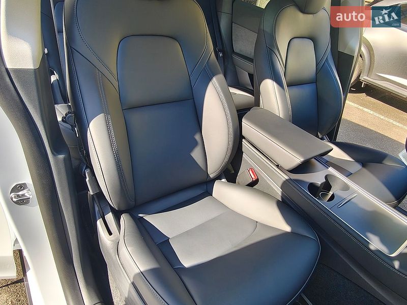 Внедорожник / Кроссовер Tesla Model Y 2022 в Киеве