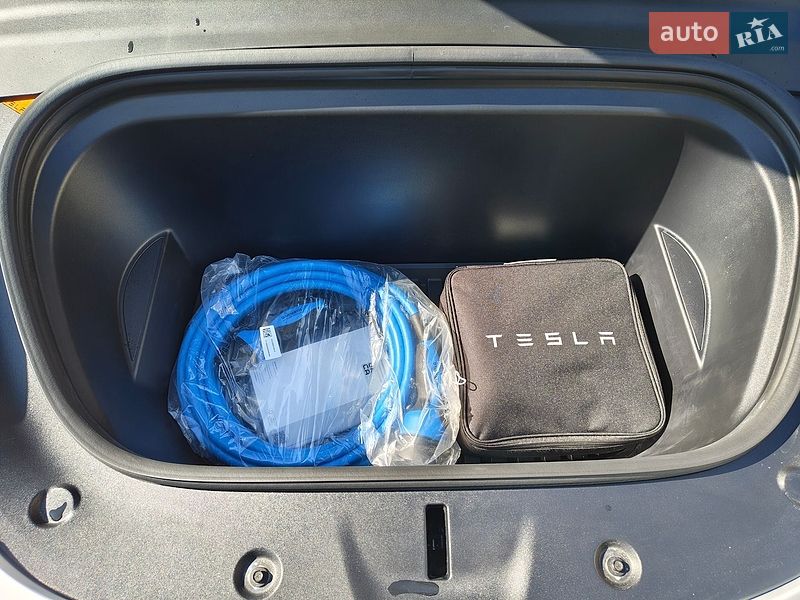 Внедорожник / Кроссовер Tesla Model Y 2022 в Киеве