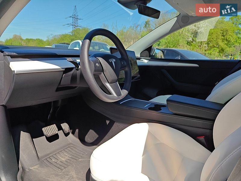 Внедорожник / Кроссовер Tesla Model Y 2024 в Львове