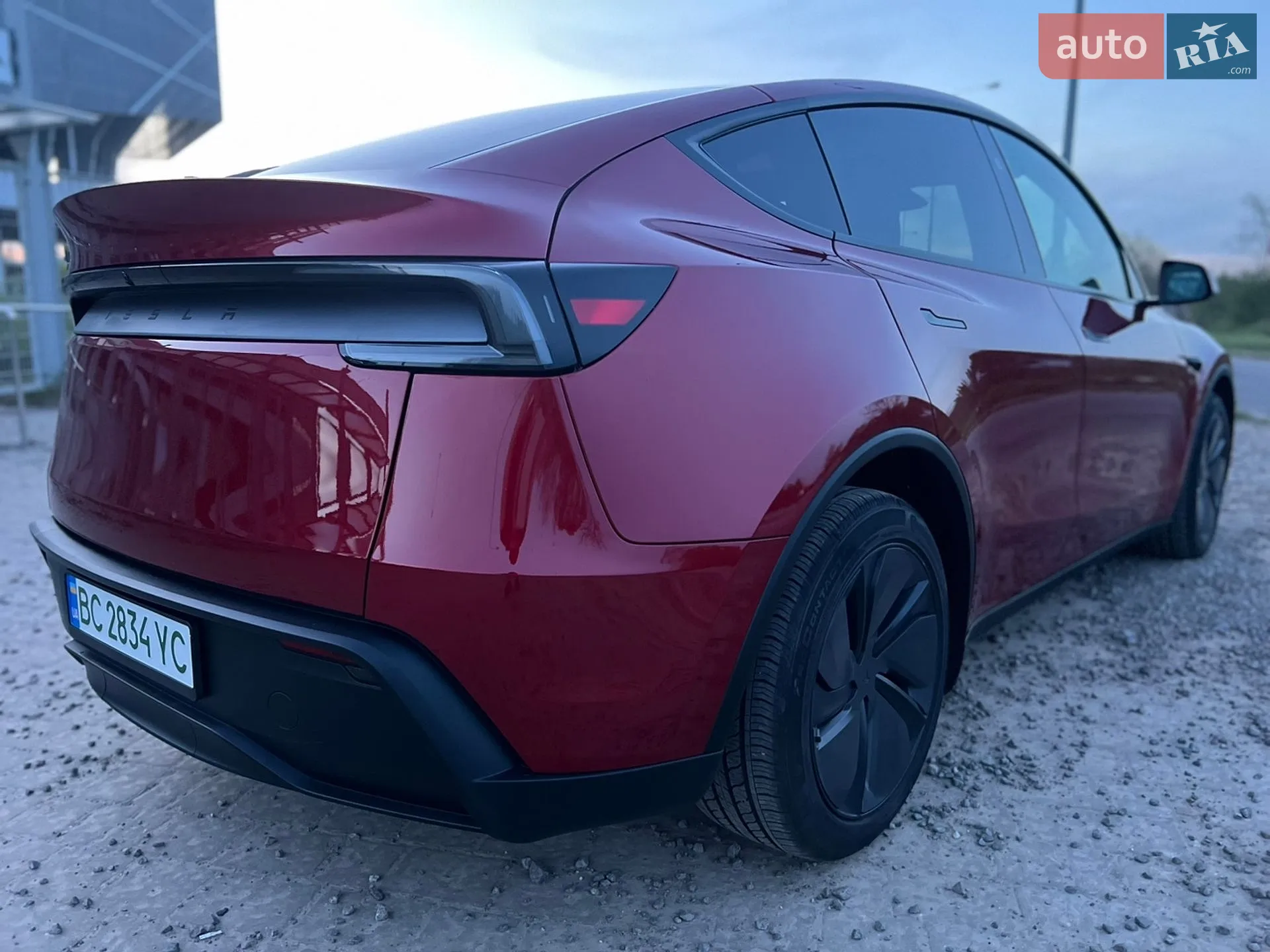 2025 Tesla Model Y - мініатюра 18