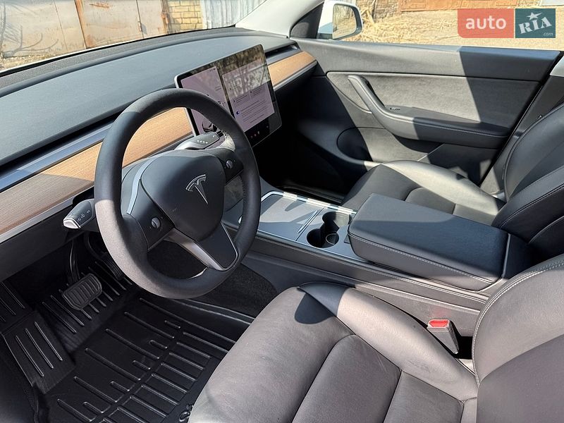 Внедорожник / Кроссовер Tesla Model Y 2021 в Киеве