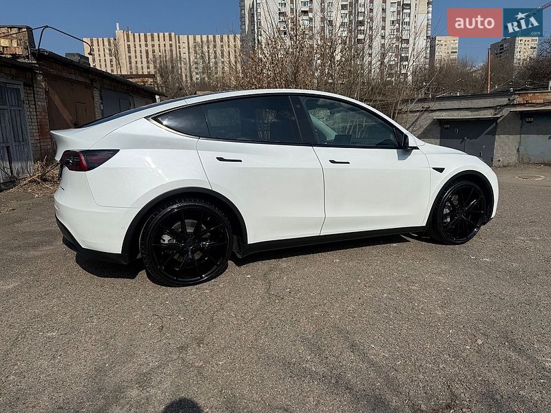 Внедорожник / Кроссовер Tesla Model Y 2021 в Киеве