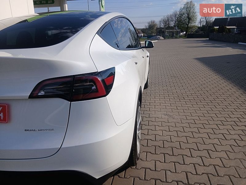 Внедорожник / Кроссовер Tesla Model Y 2023 в Калиновке