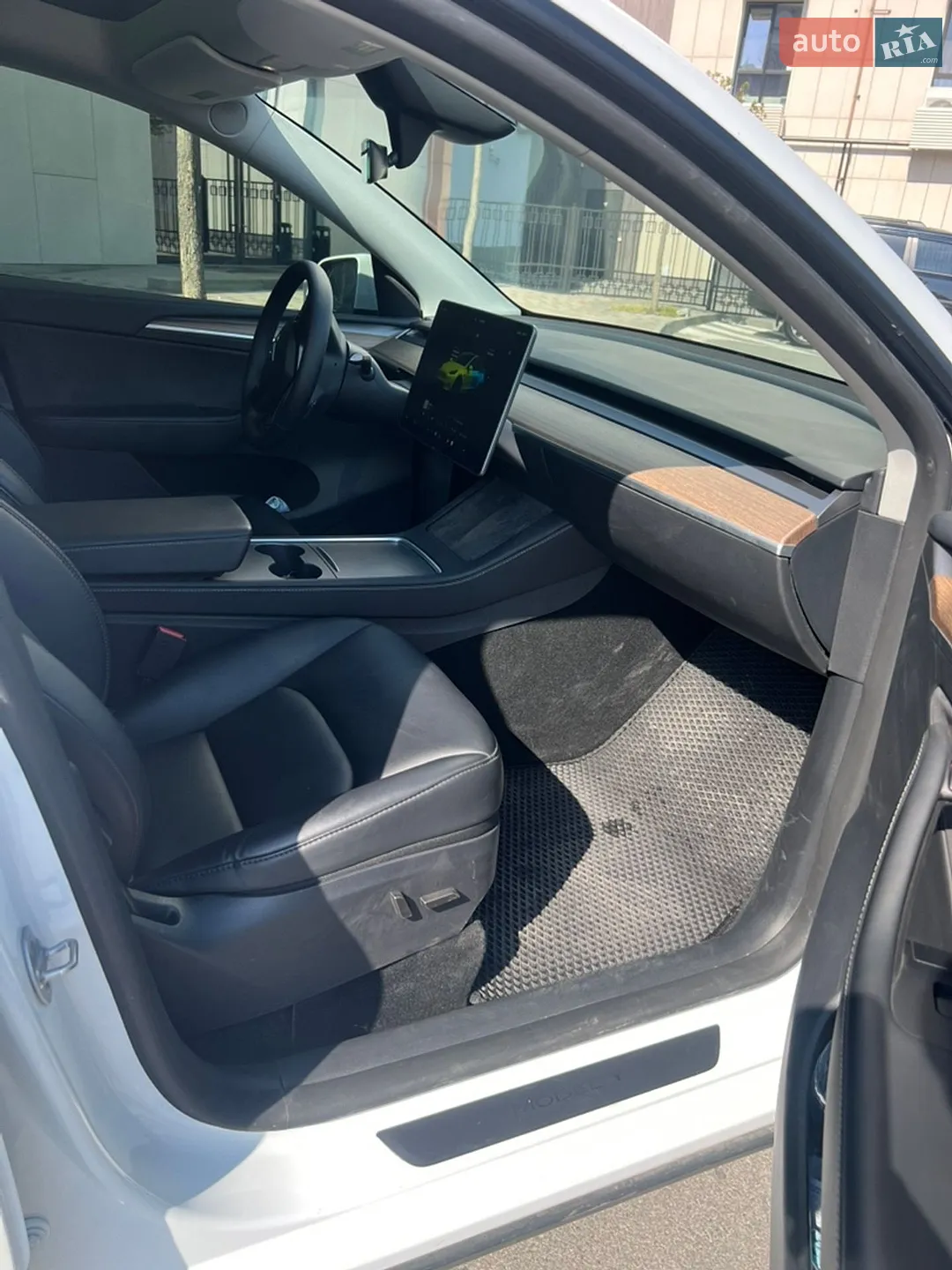 2024 Tesla Model Y - мініатюра 8