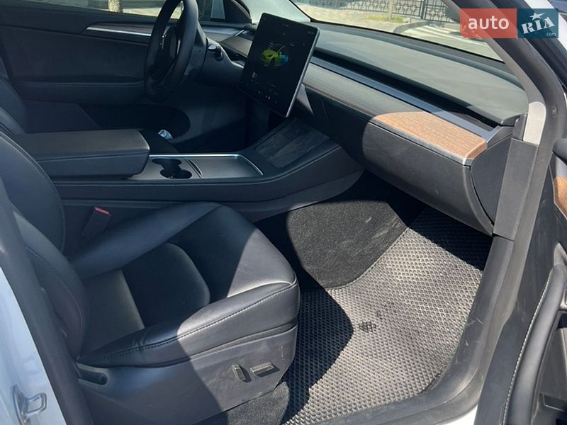 Позашляховик / Кросовер Tesla Model Y 2024 в Дніпрі
