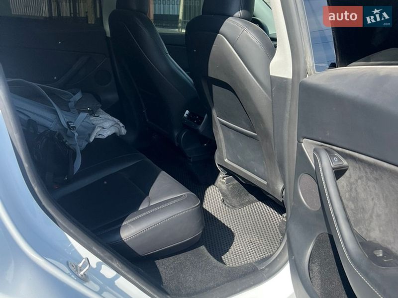 Позашляховик / Кросовер Tesla Model Y 2024 в Дніпрі