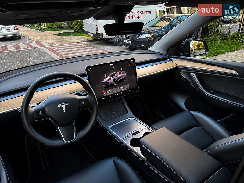 Внедорожник / Кроссовер Tesla Model Y 2024 в Киеве
