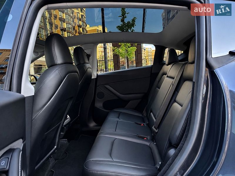 Внедорожник / Кроссовер Tesla Model Y 2024 в Киеве