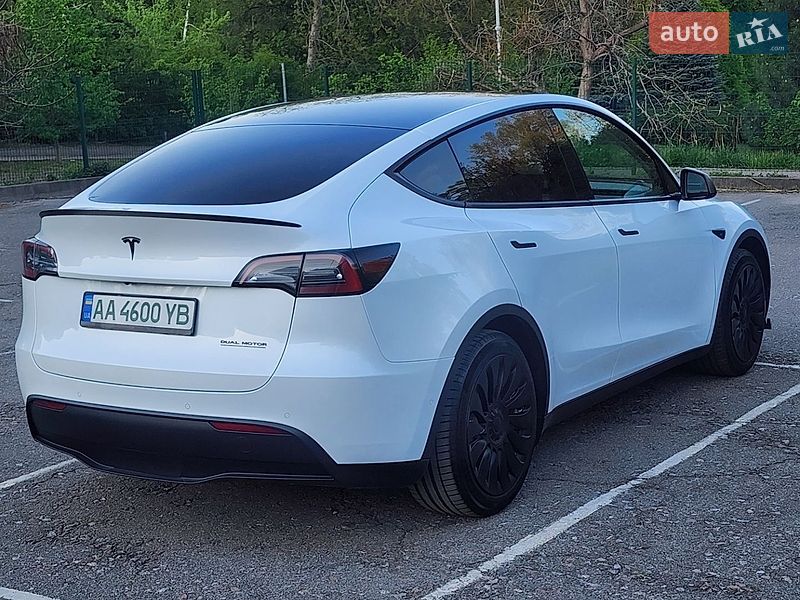 Внедорожник / Кроссовер Tesla Model Y 2022 в Киеве