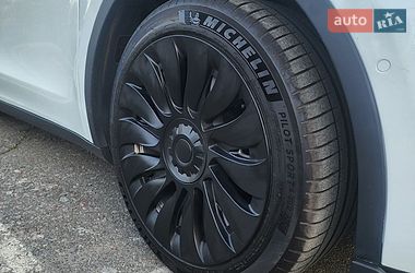 Внедорожник / Кроссовер Tesla Model Y 2022 в Киеве