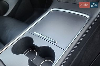 Внедорожник / Кроссовер Tesla Model Y 2022 в Киеве