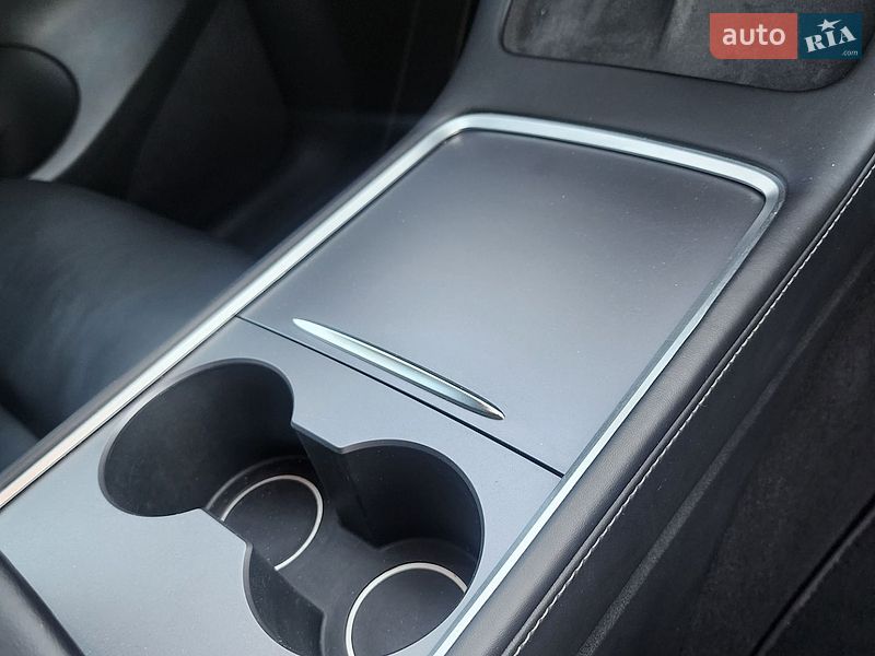 Внедорожник / Кроссовер Tesla Model Y 2022 в Киеве