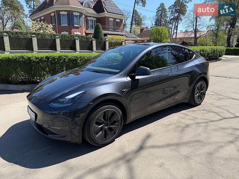 Позашляховик / Кросовер Tesla Model Y 2024 в Києві
