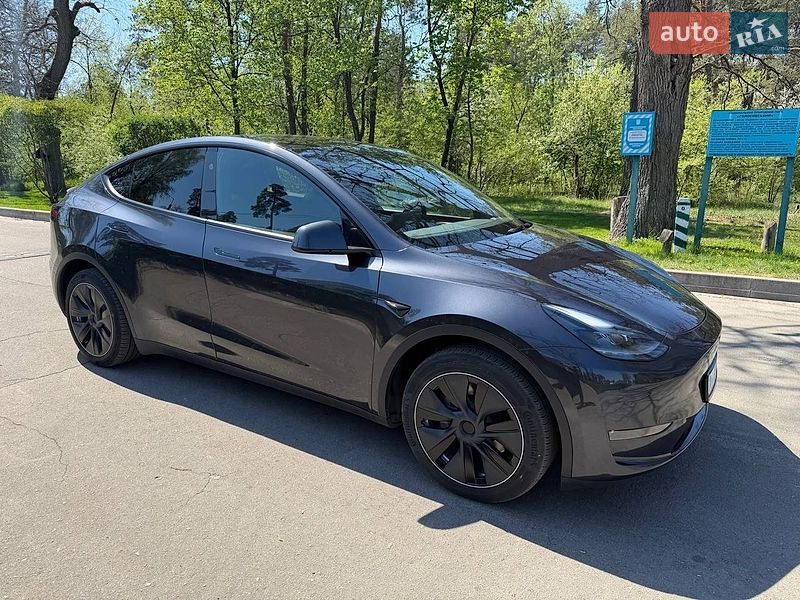 Позашляховик / Кросовер Tesla Model Y 2024 в Києві