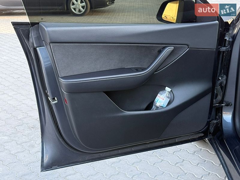 Внедорожник / Кроссовер Tesla Model Y 2021 в Львове