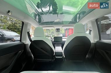 Позашляховик / Кросовер Tesla Model Y 2022 в Сторожинці