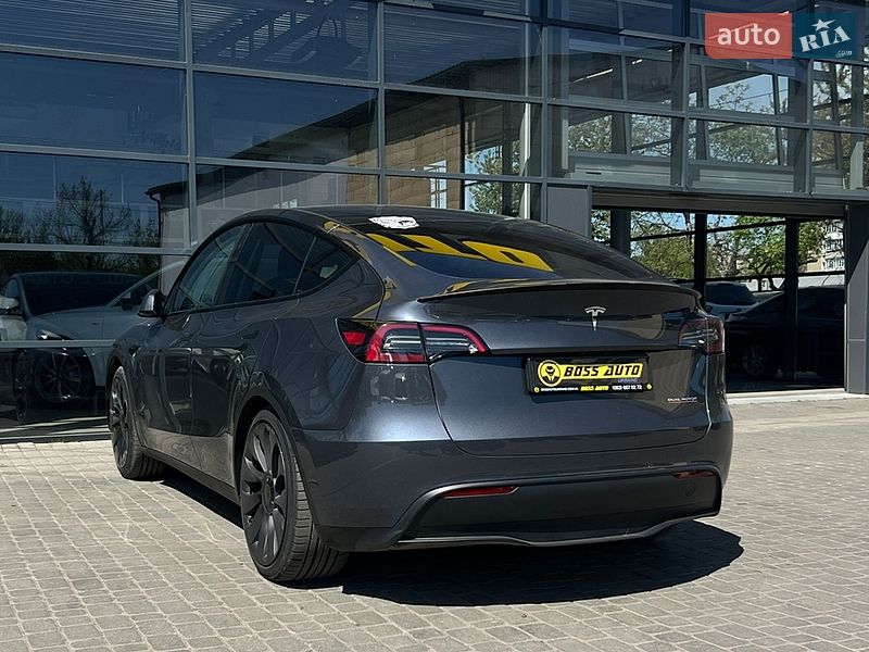 Позашляховик / Кросовер Tesla Model Y 2023 в Івано-Франківську