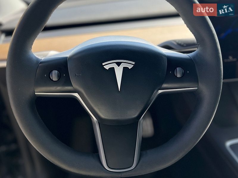 Позашляховик / Кросовер Tesla Model Y 2023 в Івано-Франківську