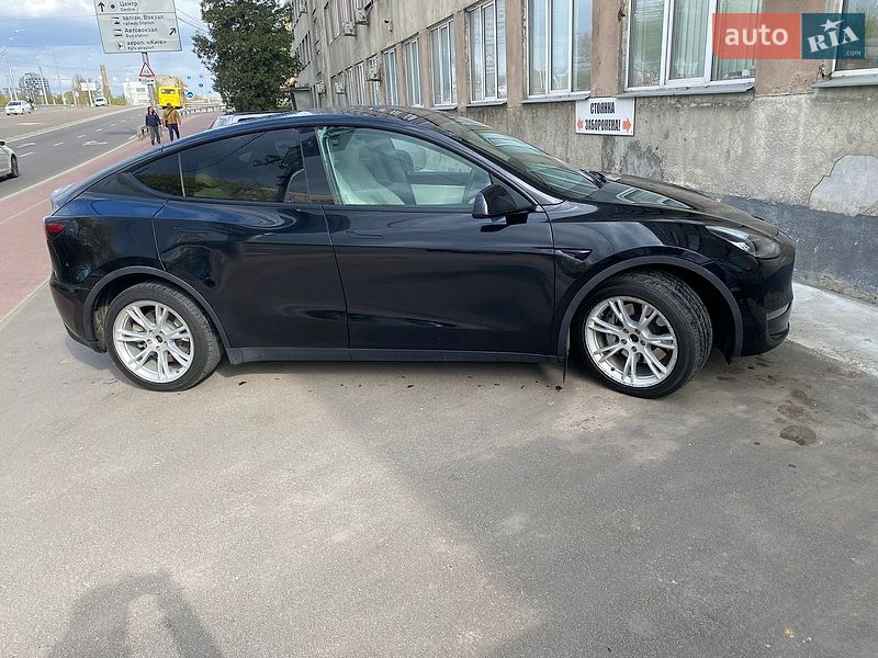 Внедорожник / Кроссовер Tesla Model Y 2020 в Киеве
