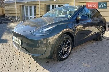 Позашляховик / Кросовер Tesla Model Y 2024 в Івано-Франківську