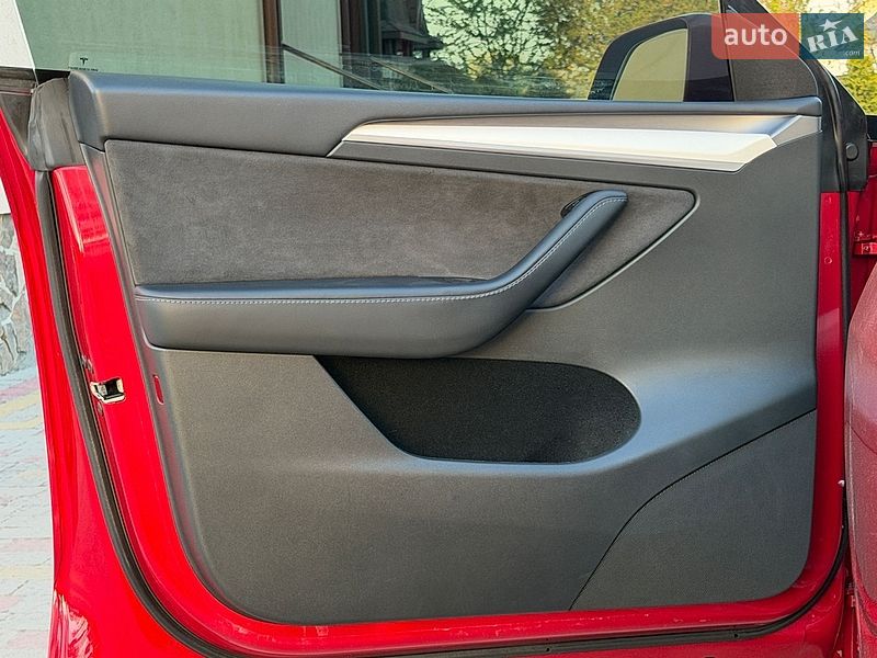 Внедорожник / Кроссовер Tesla Model Y 2023 в Стрые