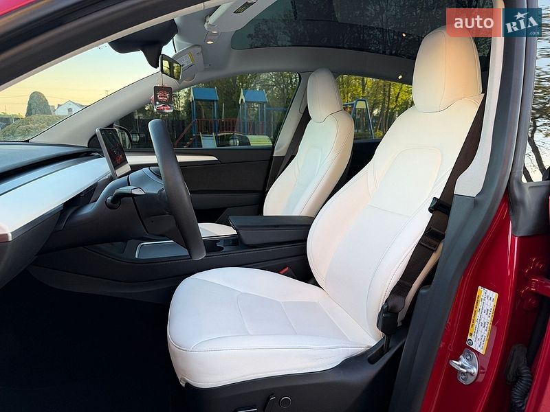 Внедорожник / Кроссовер Tesla Model Y 2023 в Стрые
