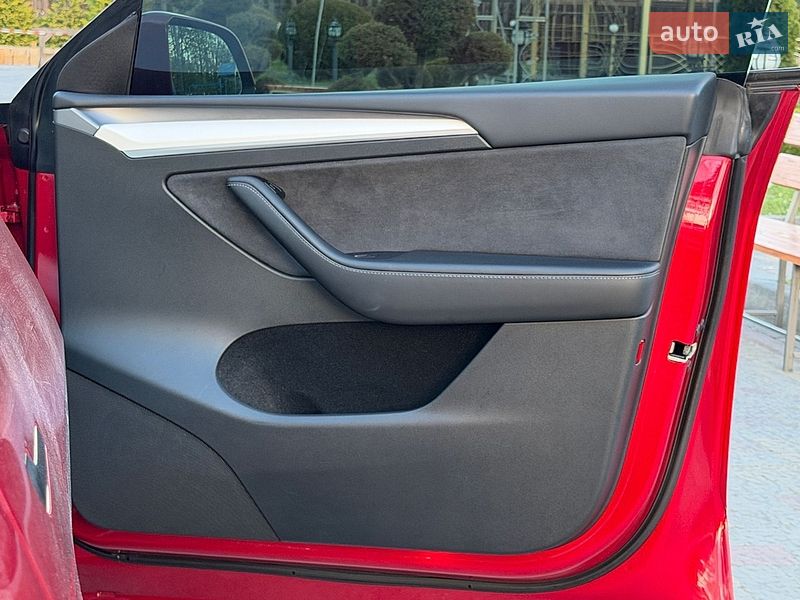 Внедорожник / Кроссовер Tesla Model Y 2023 в Стрые