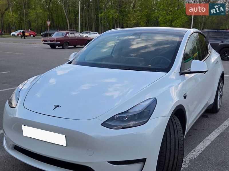 Tesla Model Y 2023