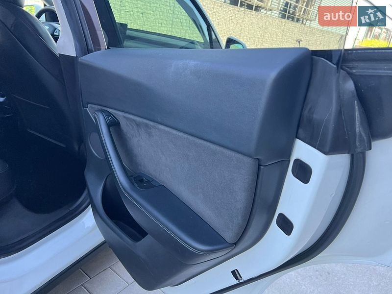 Позашляховик / Кросовер Tesla Model Y 2021 в Луцьку