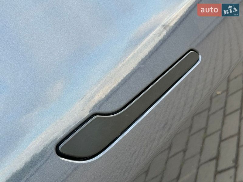Внедорожник / Кроссовер Tesla Model Y 2023 в Ужгороде