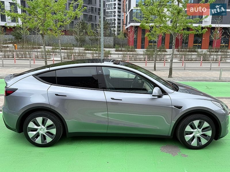 Позашляховик / Кросовер Tesla Model Y 2024 в Києві