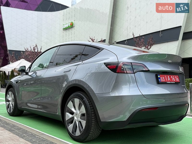Позашляховик / Кросовер Tesla Model Y 2024 в Києві