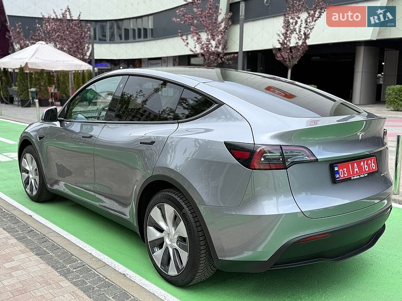 Позашляховик / Кросовер Tesla Model Y 2024 в Києві