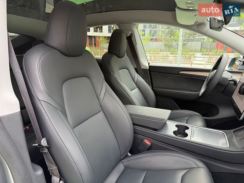 Позашляховик / Кросовер Tesla Model Y 2024 в Києві