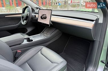 Позашляховик / Кросовер Tesla Model Y 2024 в Києві