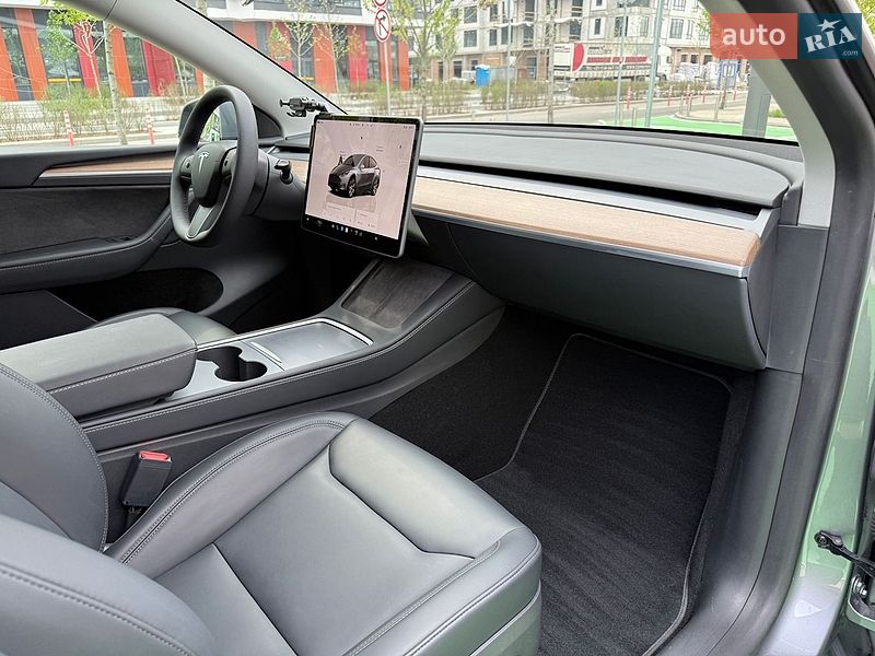 Позашляховик / Кросовер Tesla Model Y 2024 в Києві