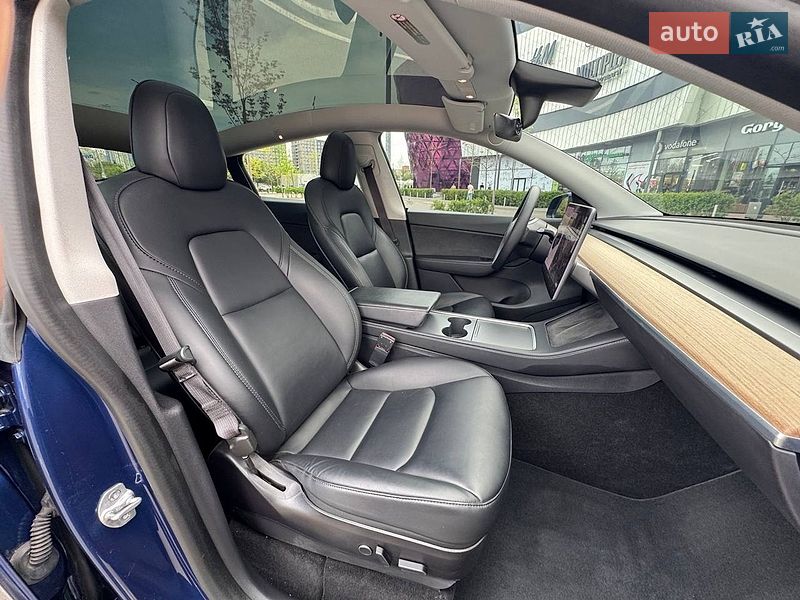 Внедорожник / Кроссовер Tesla Model Y 2021 в Киеве