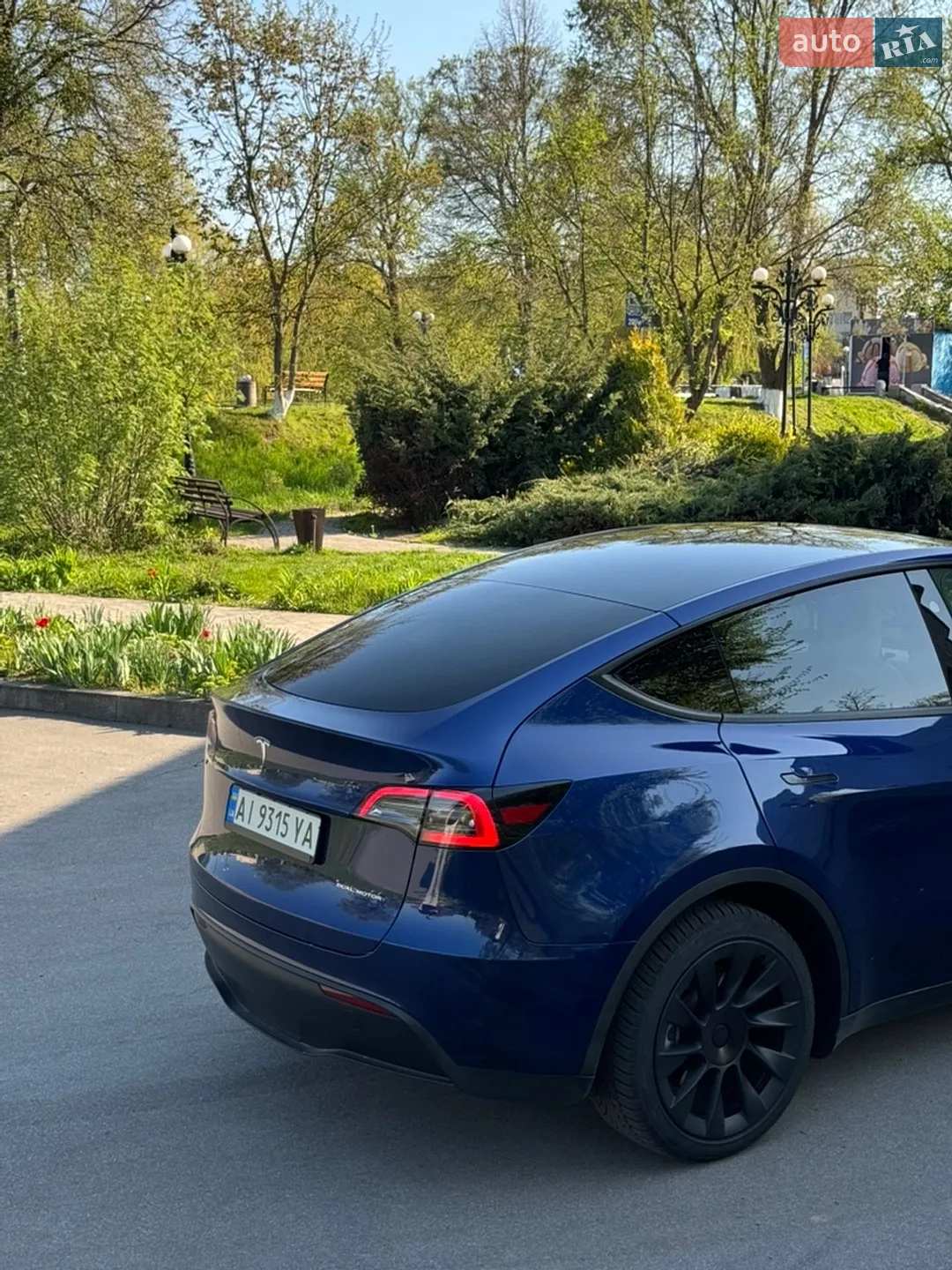 2025 Tesla Model Y - мініатюра 3