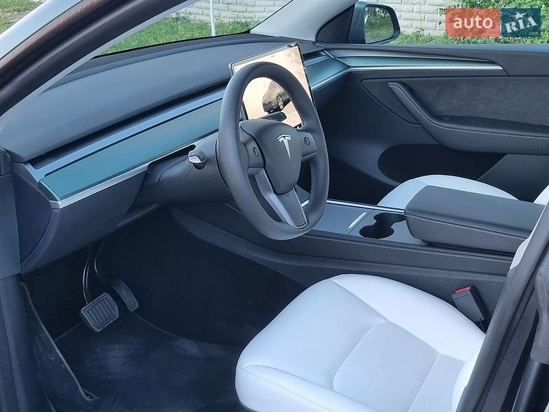 Внедорожник / Кроссовер Tesla Model Y 2024 в Днепре