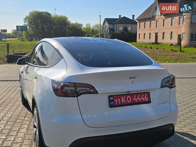 Позашляховик / Кросовер Tesla Model Y 2023 в Чернівцях