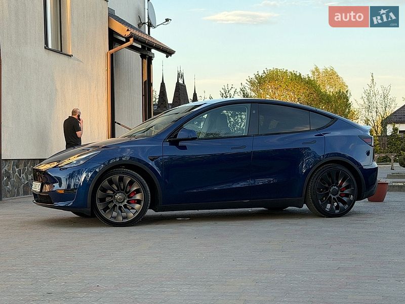 Внедорожник / Кроссовер Tesla Model Y 2024 в Стрые