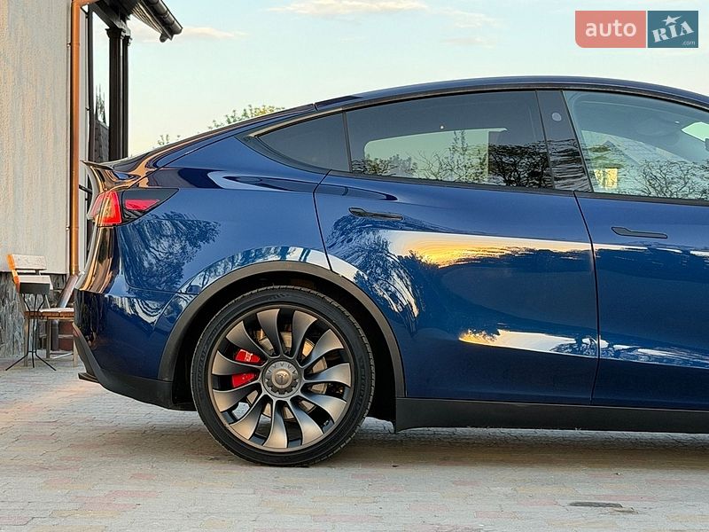 Внедорожник / Кроссовер Tesla Model Y 2024 в Стрые