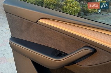 Внедорожник / Кроссовер Tesla Model Y 2024 в Стрые