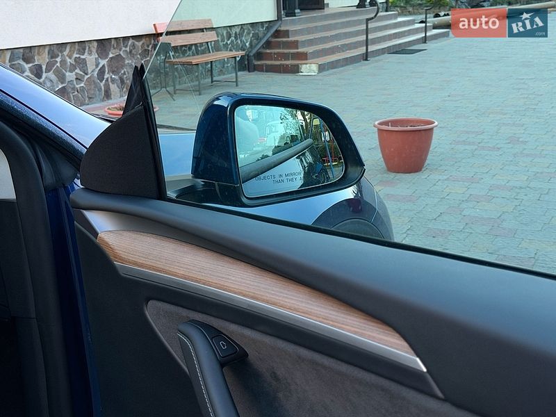 Внедорожник / Кроссовер Tesla Model Y 2024 в Стрые