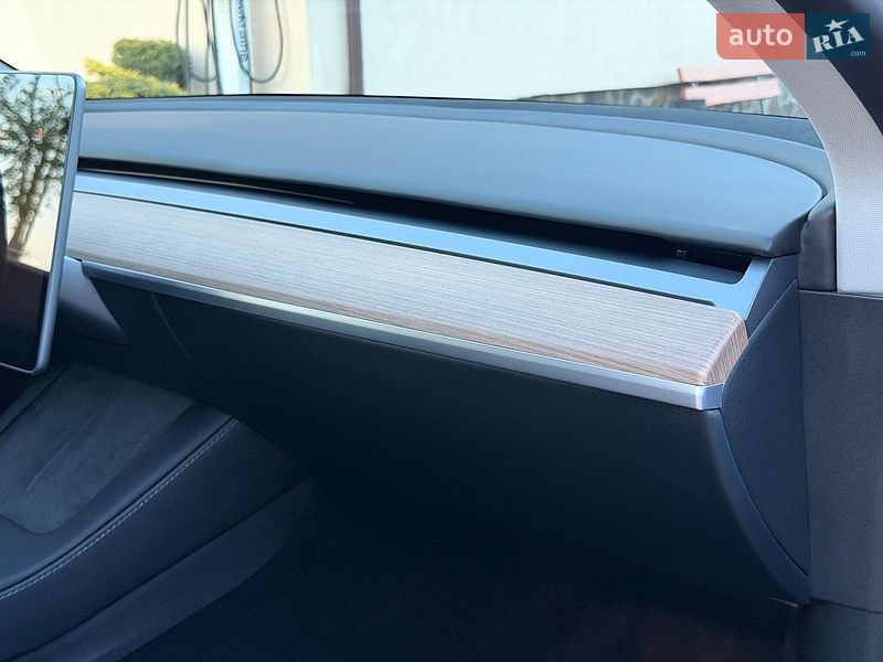 Внедорожник / Кроссовер Tesla Model Y 2024 в Стрые
