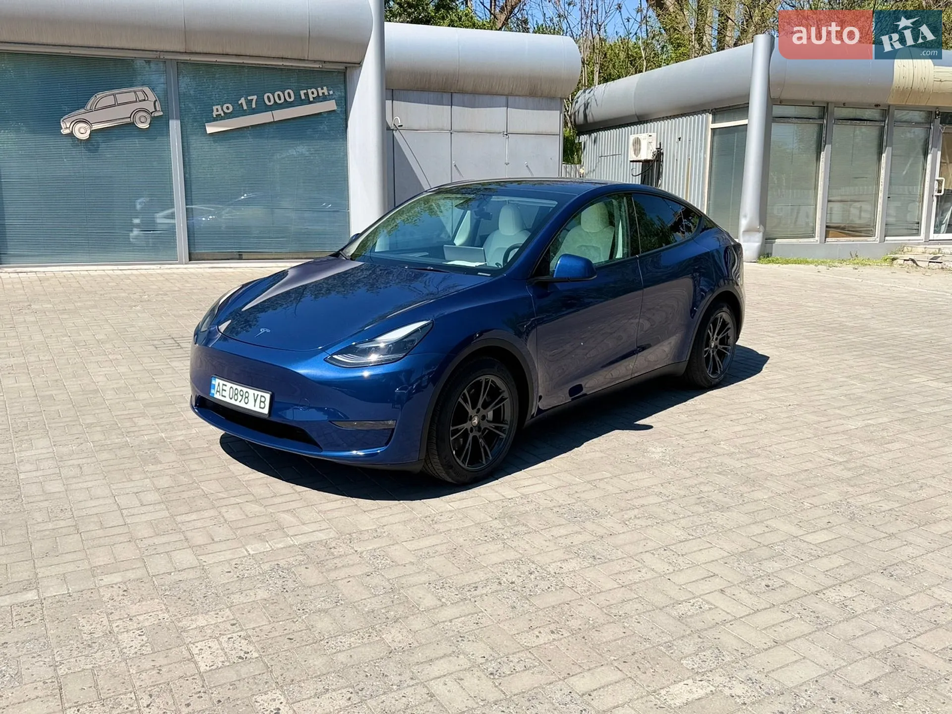 2024 Tesla Model Y - мініатюра 3
