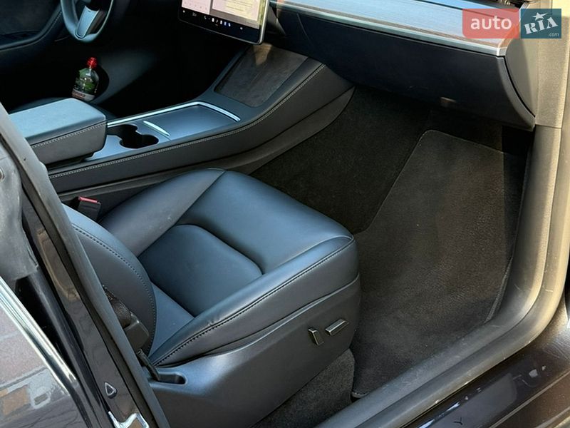 Позашляховик / Кросовер Tesla Model Y 2024 в Львові фото 15 Позашляховик / Кросовер Tesla Model Y 2024 в Львові